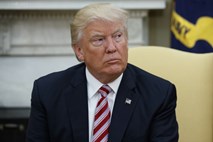 Trump Comeyja posvaril, naj medijem ne izdaja nobenih informacij