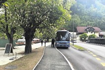 Parkirišč bo poleti na Bledu le 'za silo', do novih parkirišč občina šele čez nekaj let