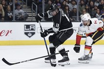 Kopitar ob prvem porazu sezone prispeval gol in podajo