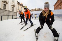 Sredi Ljubljane smučišče, sneg zanj iz Kranjske Gore