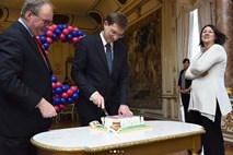 Instant zvezde: Miro Cerar ni nujno pravi za rezanje torte, Natalija Verboten nazaj h kavbojskemu stilu 