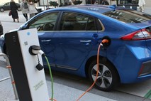 Več kot polovica novih avtomobilov na Norveškem je električnih 