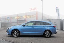 Hyundai i30 wagon in peugeot 308 SW: Klasika je kdaj pa kdaj pač še vedno uporabnejša