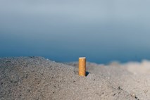  Za cigareto na tajskih plažah tudi denarna globa in zapor