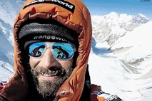 Na Everestu ni uspelo, na K2 še poskušajo