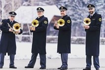 Instant zvezde: policija se hvali z orožjem, na instagramu tudi pes Luke Dončića, Saša Lošić ocvrl cel svet  