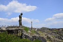 Arheologi v Pompejih odkrili okostje otroka