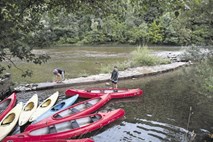 Vrhunec turistične sezone: muhasto vreme ovira za domače goste, tuji se ne pustijo motiti 