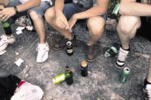 V družbi mokre kulture alkohol preveč sprejemljiv