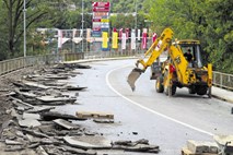 Na tisoče Gorenjcev ponorelo ob pretrgani prometni žili skozi Kranj