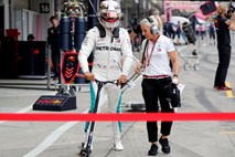 Hamilton znova najhitrejši, Vettel tretji