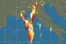 #foto Italijo močno prizadeli nalivi, Benetke so pod vodo; v  pripravljenosti tudi v Avstriji in na Hrvaškem 