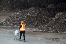 V četrtek začetek odvoza odpadne embalaže iz Snaginega začasnega skladišča