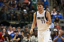 #video Luka Dončić s kar dvema potezama med top 10 kroga