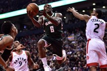 Milwaukee kot prvi z dvema zmagama nad Torontom to sezono