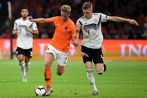 De Jong prihaja v Barcelono za 75 milijonov evrov