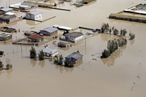 Zaradi poplav v Iranu humanitarno pomoč potrebuje dva milijona ljudi