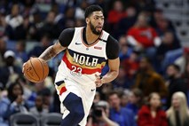 Anthony Davis bo pri jezernikih združil moči z LeBronom Jamesom