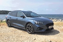 Ford focus karavan in toyota corolla touring sports: ko o zmagovalcu odloči šele podaljšek