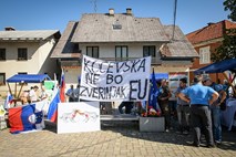 #foto #video Volkovi so Slovenijo razdelili na podeželje in Ljubljano