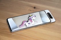 Galaxy a80: mobilnik iz galaksije daleč, daleč proč