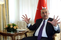 Cavusoglu: Iranski tanker pluje proti Libanonu