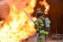 V požaru na splitskem poslovnem terminalu zgorelo več avtomobilov