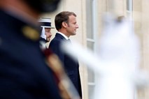 Macron nakazal ostrejšo politiko glede priseljevanja