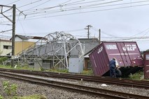 Zaradi tajfuna na Japonskem odpovedali več sto letov