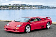 Lamborghini diablo: Kot bi duhovnik postal papež