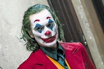 Joker in jezni samski moški