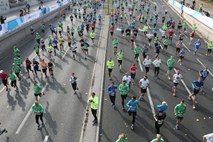 Zaradi Ljubljanskega maratona cestne zapore in obvozi avtobusov