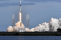 Podjetje SpaceX v vesolje poslalo 60 mini satelitov naenkrat