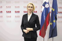 Ali je tuja državljanka lahko ministrica v slovenski vladi?