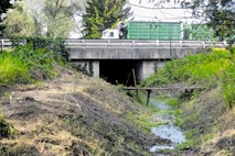 Dars prelaga začetek gradnje zapornice