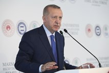 Erdogan napadel "možgansko mrtvega" Macrona