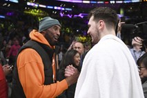 #video Kobe Bryant Dončića med tekmo ogovoril po slovensko