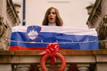 #video #foto Slakonja v novem spotu kot Melania Trump