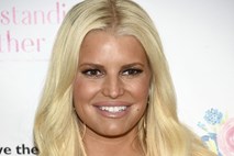 Jessica Simpson zaradi zlorabe v otroštvu pristala v alkoholizmu