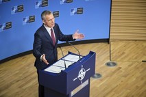 Stoltenberg: Nato pripravljen Iraku nuditi še večjo podporo