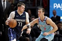 #video Dragić in Miami pokvarila Dončićev rojstni dan