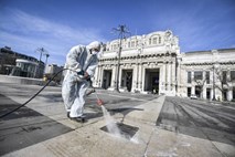 Maroko zaradi novega koronavirusa zaprl povezave z Evropo, turisti obtičali