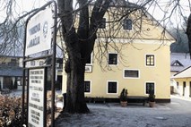 Vodnikova domačija: Parkirišče bodo zamenjala drevesa in paviljon