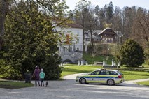 Policija bo konec tedna preverjala spoštovanje prepovedi gibanja in zbiranja na javnih površinah