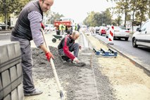 Koronavirus in dela na cestah: Projekti se bodo končali kasneje, ne prej