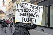 Vlada prebira poročila, državljani na ulice