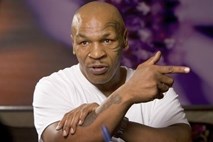 #video Železni Mike Tyson se vrača v ring