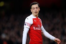 Bo Mesut Özil zaradi svojih političnih stališč ob pogodbo z Adidasom?