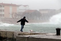 Hrvaško zajelo močno neurje z vetrom in dežjem