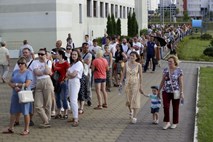 Pričakovana visoka dvomljiva zmaga Lukašenka